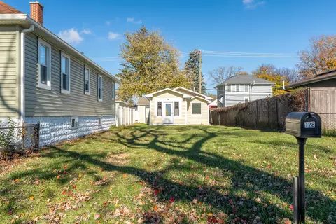 128 W Burlington Ave, Westmont, IL 60559