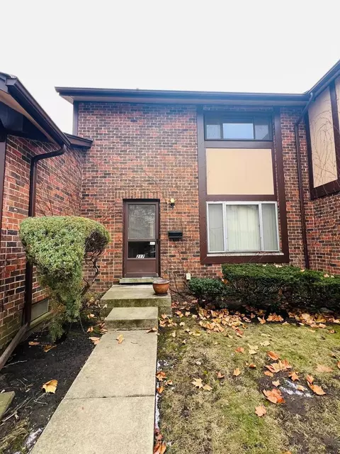18 W217 Standish Ln, Villa Park, IL 60181