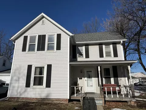 237 W Main St, El Paso, IL 61738