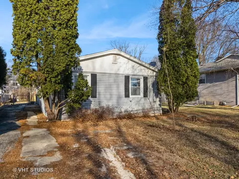 1330 Cary Rd, Algonquin, IL 60102