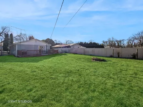 1330 Cary Rd, Algonquin, IL 60102 photo 2