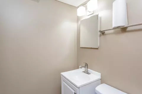 Bath - 9922 S Malta Ave, Chicago, IL 60643 photo 2 of 2