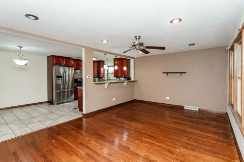 Living - 9922 S Malta Ave, Chicago, IL 60643 photo 2 of 3