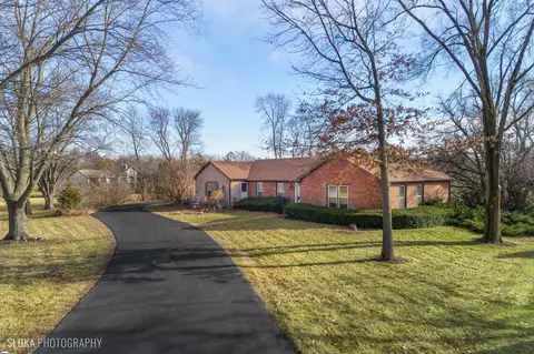 15 Turning Shore Dr, South Barrington, IL 60010