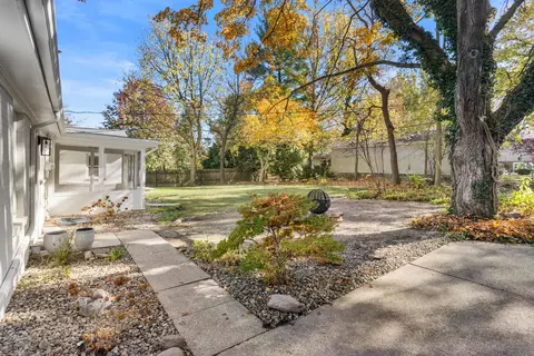 703 Hamilton Dr, Champaign, IL 61820 photo 3