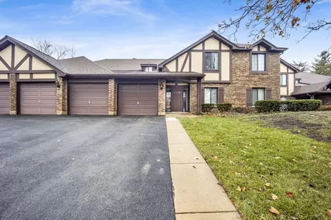 1778 Gloucester Ct #A, Wheaton, IL 60189