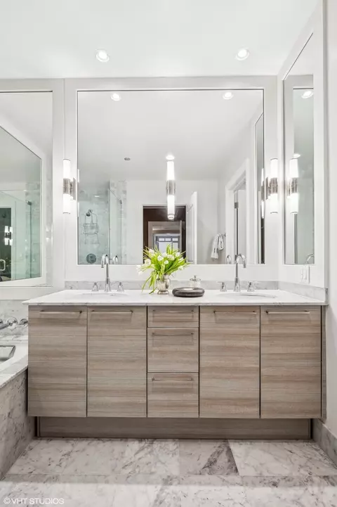 Bath - 10 E Delaware St #17E, Chicago, IL 60611 photo 2 of 5