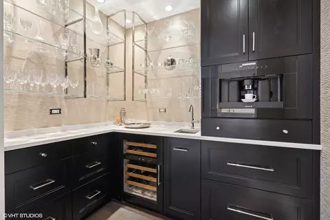 Kitchen - 10 E Delaware St #17E, Chicago, IL 60611 photo 3 of 4