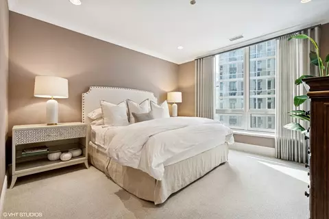 Bedroom - 10 E Delaware St #17E, Chicago, IL 60611 photo 1 of 2