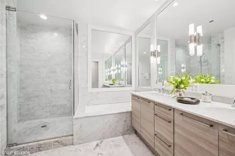 Bath - 10 E Delaware St #17E, Chicago, IL 60611 photo 1 of 5