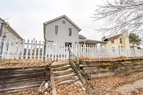 215 Main St, Leaf River, IL 61047