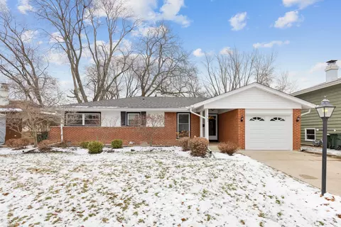 163 Willow Ln, Elk Grove Village, IL 60007