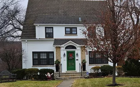 5451 Brookbank Rd, Downers Grove, IL 60515
