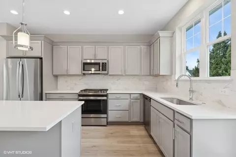 Kitchen - 120 E Main St #2-1, Cary, IL 60013 photo 3 of 3