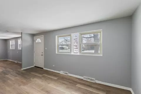 Living - 2716 Lancaster Dr, Markham, IL 60428 photo 2 of 5