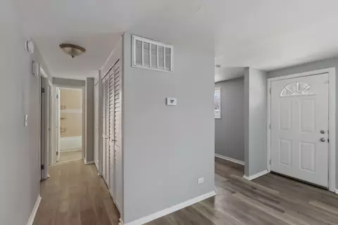 Entry Way - 2716 Lancaster Dr, Markham, IL 60428 photo 3 of 4
