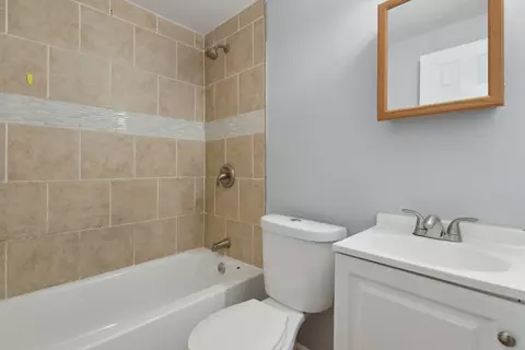 Bath - 2716 Lancaster Dr, Markham, IL 60428 photo 1 of 1