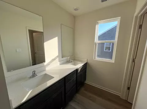 Bath - 6715 Overland Dr, Plainfield, IL 60586 photo 3 of 8