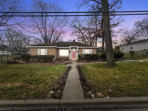 155 Harvey Ave, Grayslake, IL 60030