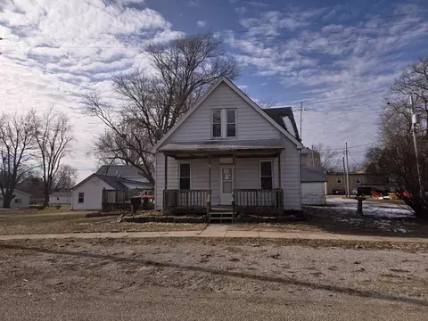 206 S Broadway St, Danvers, IL 61732