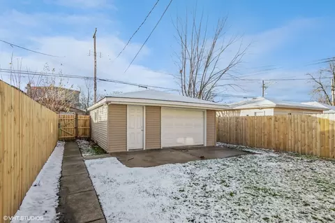 8446 S Oglesby Ave, Chicago, IL 60617 photo 19