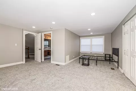 8446 S Oglesby Ave, Chicago, IL 60617 photo 9