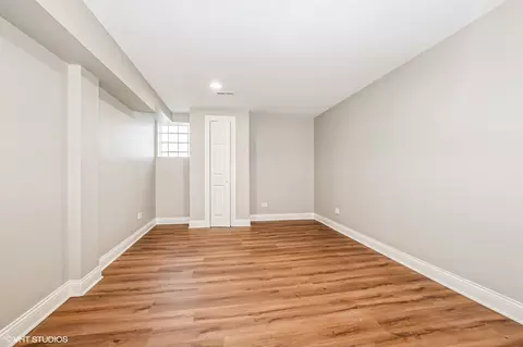 8446 S Oglesby Ave, Chicago, IL 60617 photo 15