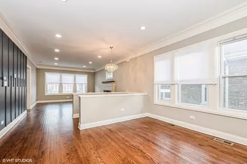 8446 S Oglesby Ave, Chicago, IL 60617 photo 2