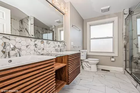 8446 S Oglesby Ave, Chicago, IL 60617 photo 10