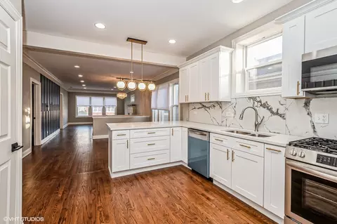 8446 S Oglesby Ave, Chicago, IL 60617 photo 13