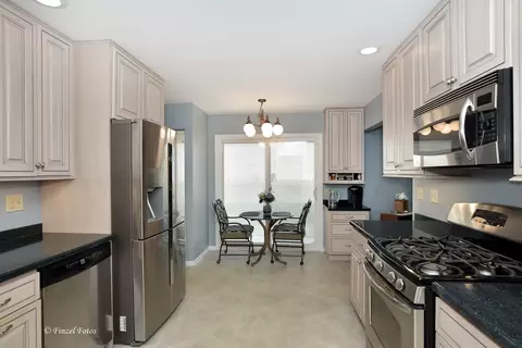 385 Grandview Ct, Algonquin, IL 60102 photo 8
