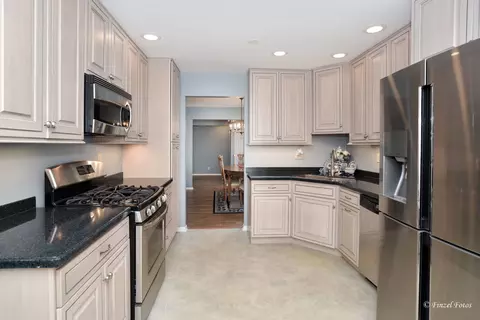 385 Grandview Ct, Algonquin, IL 60102 photo 9