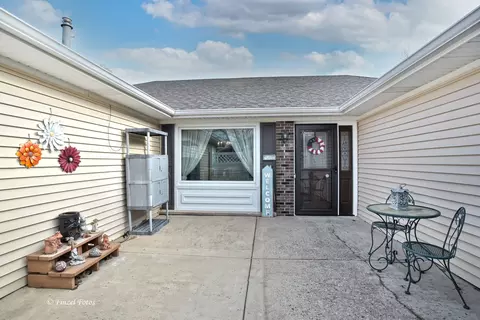 385 Grandview Ct, Algonquin, IL 60102 photo 2