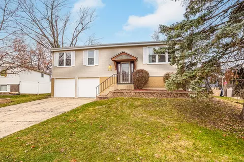 562 Cottonwood Cir, Bolingbrook, IL 60440