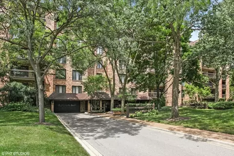 1800 Mission Hills Rd #316, Northbrook, IL 60062