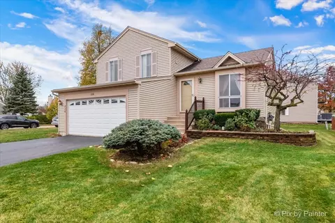 116 Woodview Dr, Streamwood, IL 60107
