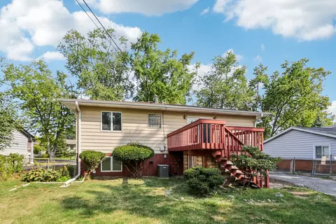 Exterior - 2405 Martin Ln, Rolling Meadows, IL 60008 photo 3 of 4