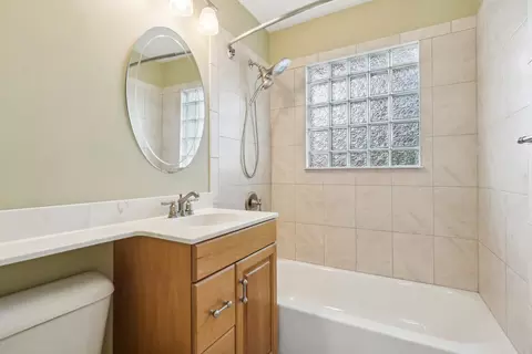 Bath - 2405 Martin Ln, Rolling Meadows, IL 60008 photo 1 of 2