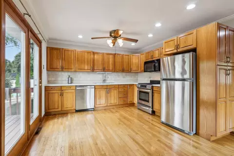 Kitchen - 2405 Martin Ln, Rolling Meadows, IL 60008 photo 2 of 2