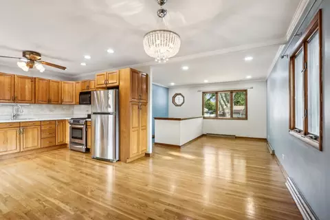 Living - 2405 Martin Ln, Rolling Meadows, IL 60008 photo 4 of 5
