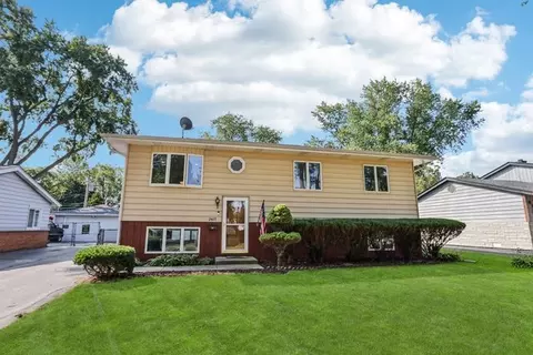 2405 Martin Ln, Rolling Meadows, IL 60008