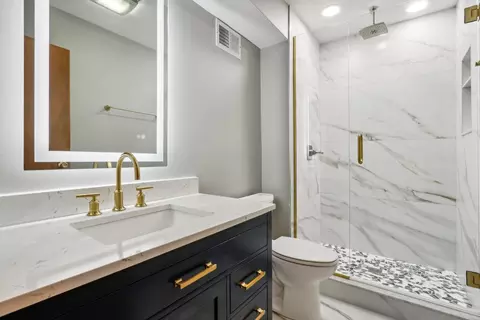 Bath - 2405 Martin Ln, Rolling Meadows, IL 60008 photo 2 of 2