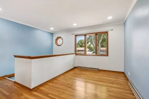 Living - 2405 Martin Ln, Rolling Meadows, IL 60008 photo 2 of 5