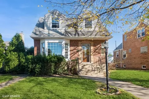 7227 N Lowell Ave, Lincolnwood, IL 60712