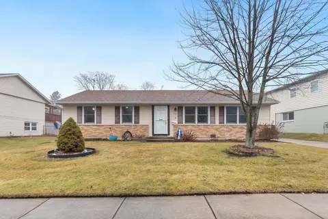 716 Larsen Ave, Streamwood, IL 60107