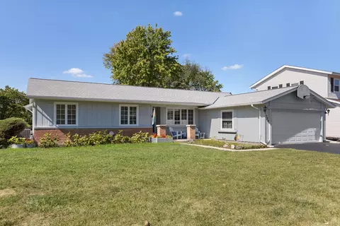 128 Tottenham Ln, Elk Grove Village, IL 60007