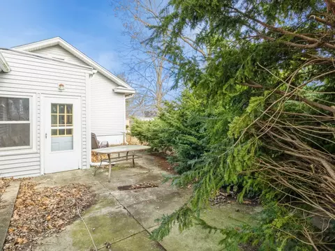 Exterior - 685 Chester Ave, Elgin, IL 60120 photo 4 of 5