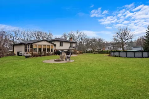 Exterior - 100 Cheviot Dr, Bartlett, IL 60103 photo 4 of 7