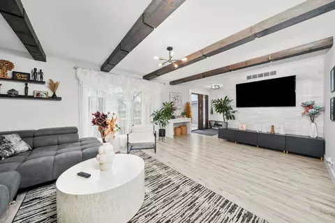 Living - 100 Cheviot Dr, Bartlett, IL 60103 photo 4 of 10