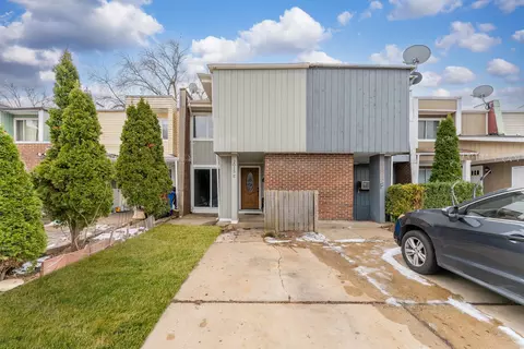 2015 Berkshire Cir #E, Carpentersville, IL 60110